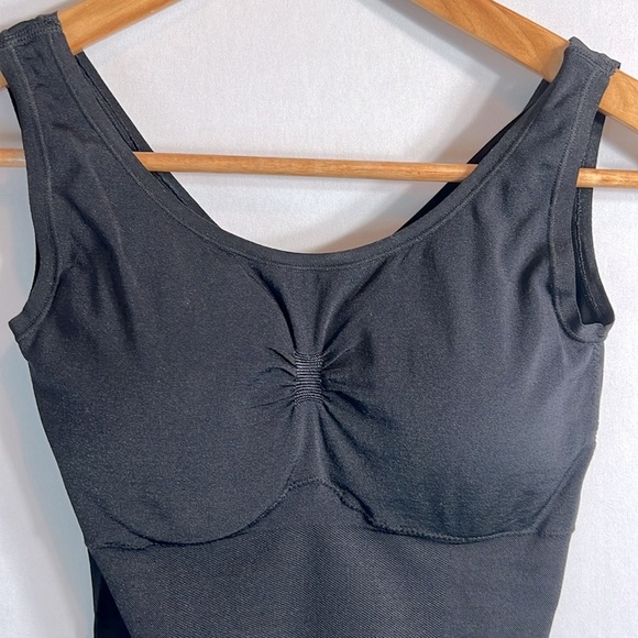 Yummie Black Built in Bra Tank Compression Body Suit size S/M-P/M NWOT - Picture 2 of 7